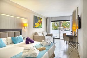 Fergus Style Bahamas