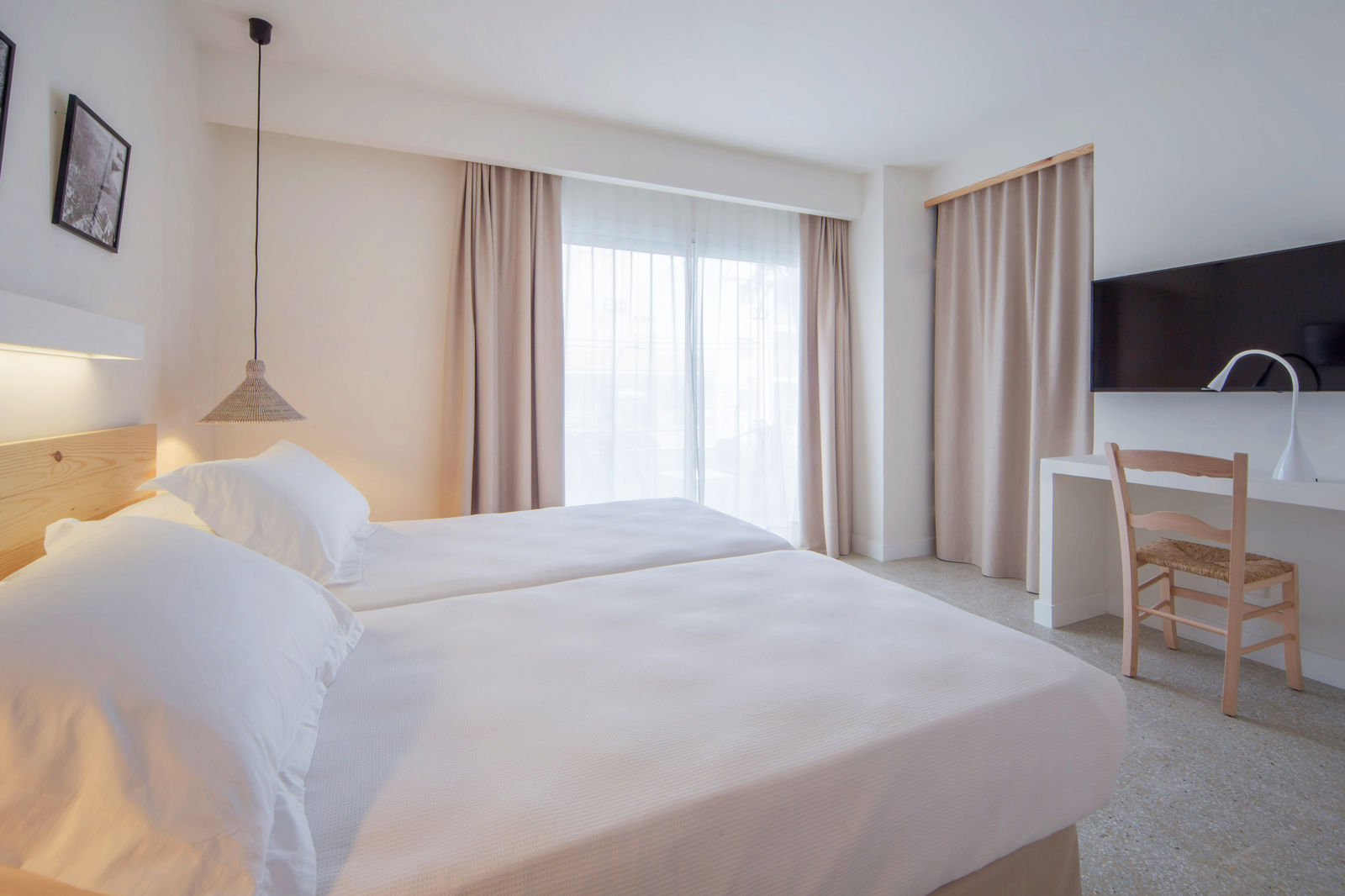 HM Alma Beach slide 4