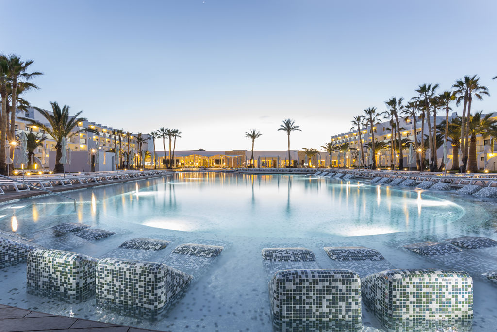 grand-palladium-white-island-resort-spa