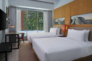 Woonvoorbeeld standaardkamer met toegang tot het zwembad