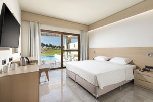 Woonvoorbeeld familiekamer privÃ© zwembad